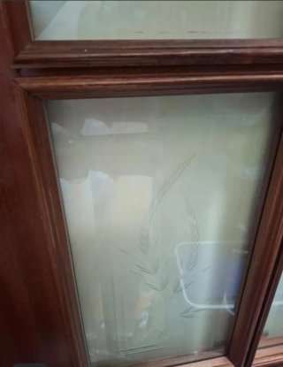 Puerta madera maciza con cristales decorados