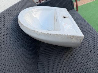 Lavabo de baño de porcelana blanco