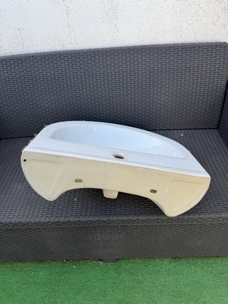 Lavabo de baño de porcelana blanco