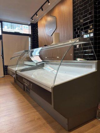 Vitrina refrigerada una de 2 metros y otra de 1