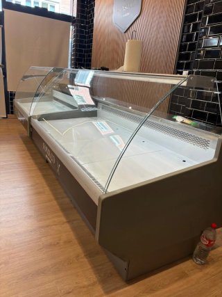 Vitrina refrigerada una de 2 metros y otra de 1