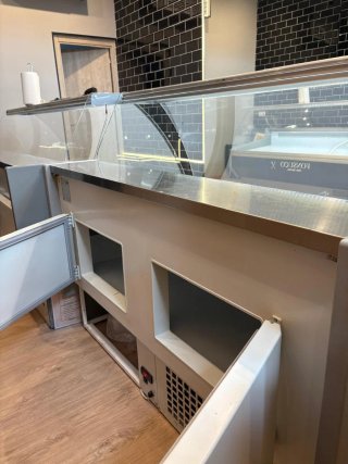 Vitrina refrigerada una de 2 metros y otra de 1