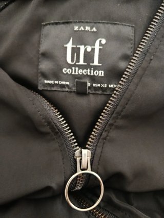 Chubasquero Zara convertible en bolsa