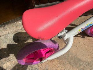 Bicicleta infantil rosa 2-3 años