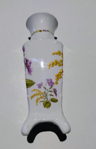 Jarrón de porcelana decorado