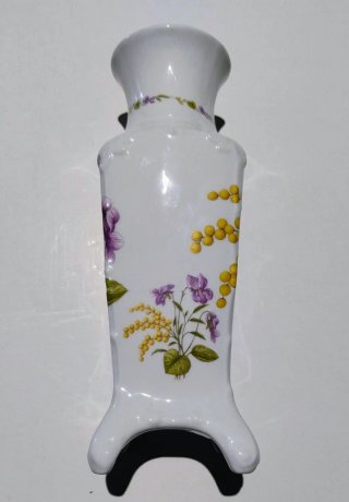 Jarrón de porcelana decorado
