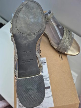 Sandalias Parfois Doradas y Plateadas