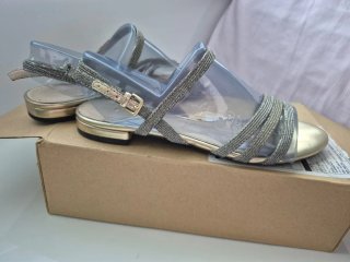 Sandalias Parfois Doradas y Plateadas