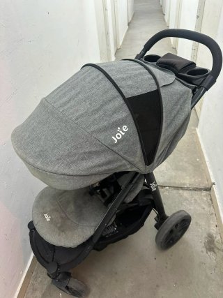 Silla de paseo Joie gris