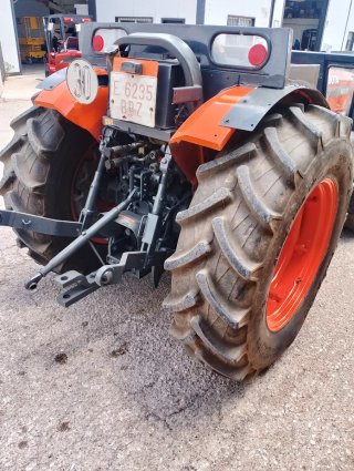 Tractor Kubota M8200 Narrow