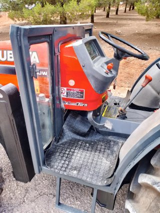 Tractor Kubota M8200 Narrow