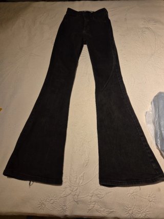 Pantalón vaquero campana elástico negro