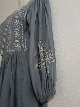 Vestido gris bordado talla única
