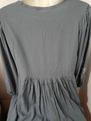 Vestido gris bordado talla única