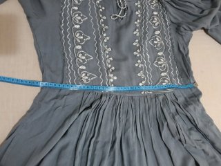 Vestido gris bordado talla única