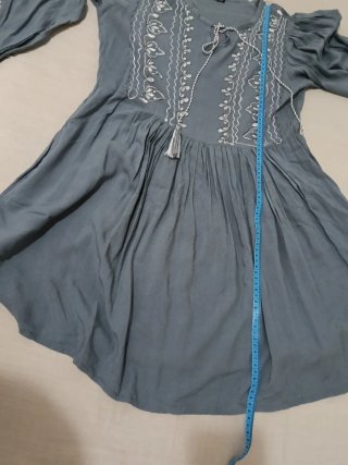 Vestido gris bordado talla única