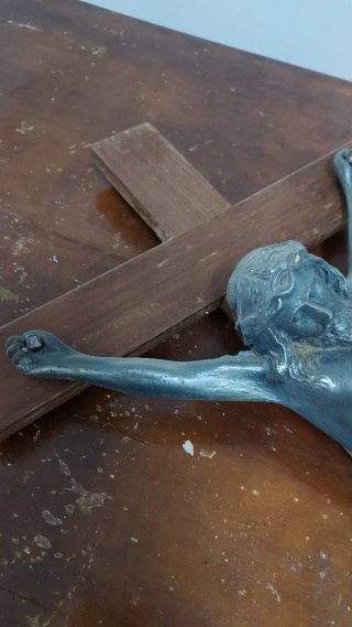 Crucifijo de pared madera y metal