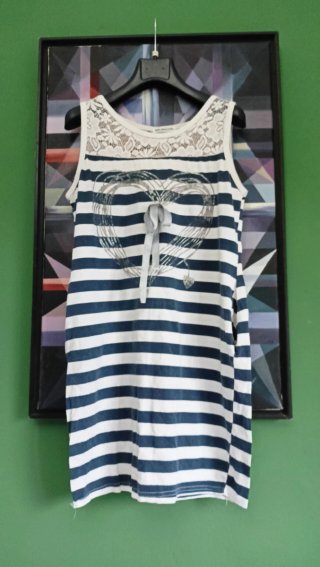 Vestido midi azul y blanco con encaje