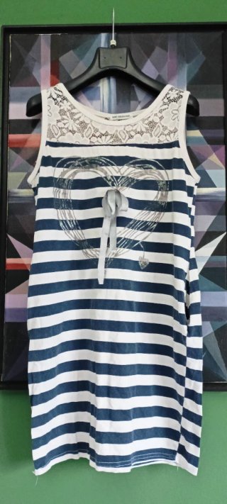 Vestido midi azul y blanco con encaje