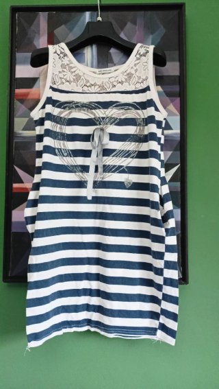 Vestido midi azul y blanco con encaje