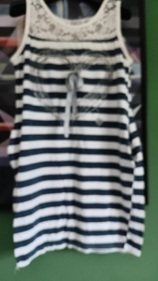 Vestido midi azul y blanco con encaje
