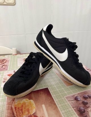 Nike Cortez Talla 42 Negro/Blanco