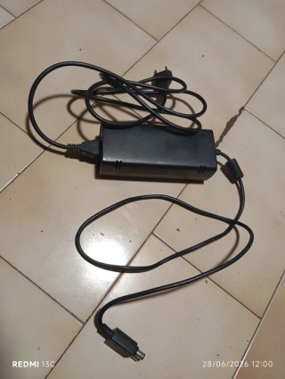 Xbox 360 Slim Nera + 8 Giochi