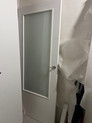 Puerta de comedor con cristal, a estrenar.