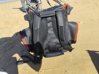 Mochila Daiwa Tournament Negra y Roja