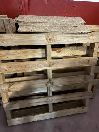 6 palets de madera gratis.