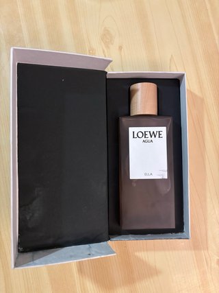 Perfume Loewe Agua Ella Marrón