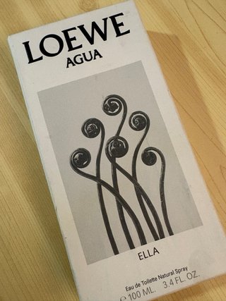 Perfume Loewe Agua Ella Marrón
