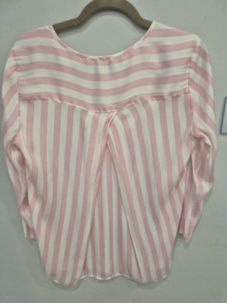 Blusa fluida de rayas rosas y blancas Stradivarius