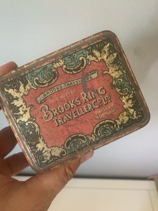 Scatola di latta Brooks Ring Traveller vintage