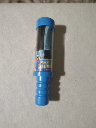 Paracaídas de juguete azul