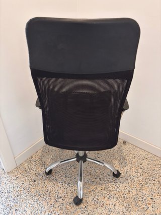 Silla de oficina ergonómica con soporte lumbar
