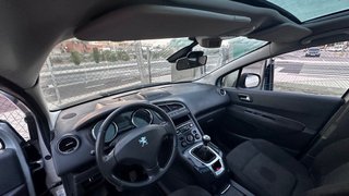 Peugeot 5008 2011