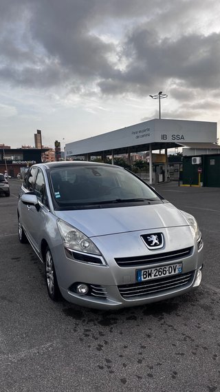 Peugeot 5008 2011