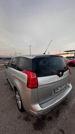 Peugeot 5008 2011