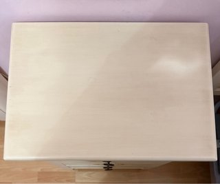 Mesita de noche pintada a mano