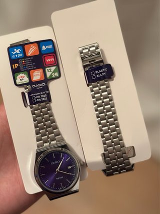Reloj Casio Morado y Plateado