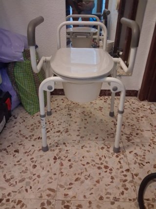silla inodoro portátil (cómoda) diseñada para per