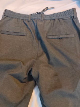 Pantalón Mango Performance Gris