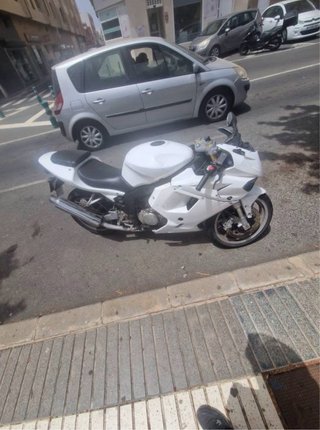 Hyosung GT125R Blanca Deportiva