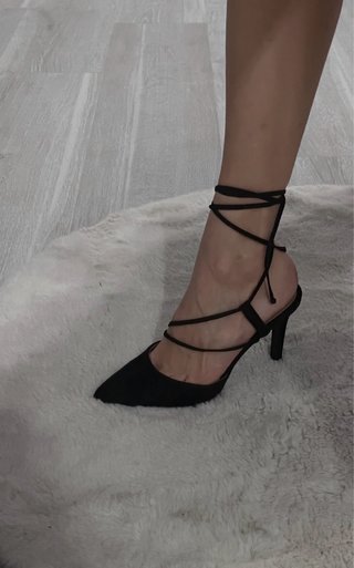 Zapatos de tacón negros punta fina