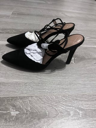 Zapatos de tacón negros punta fina