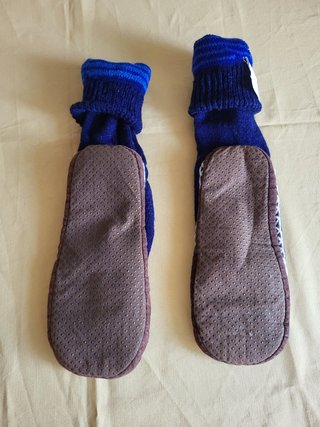 Pantufas Novas Azuis e Castanhas