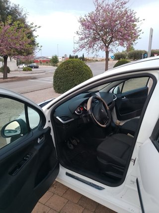 Peugeot 207 2012