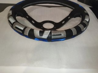 Volante deportivo JDM desplazado