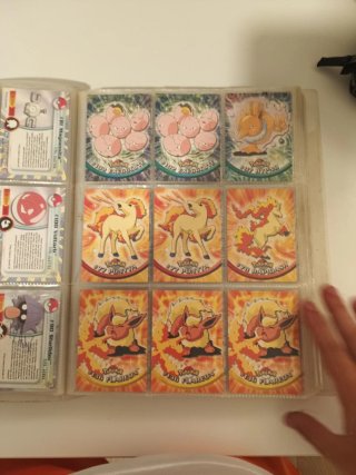 Álbum de cromos Pokémon antiguo